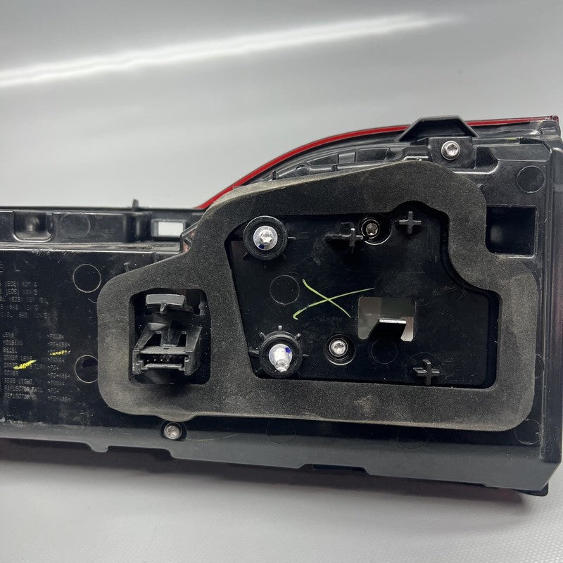 H85A164A404 BMW X7 TAIL LIGHT INNER LEFT DRIVER 2019 2020 2021 2022 OEM H85A164A404