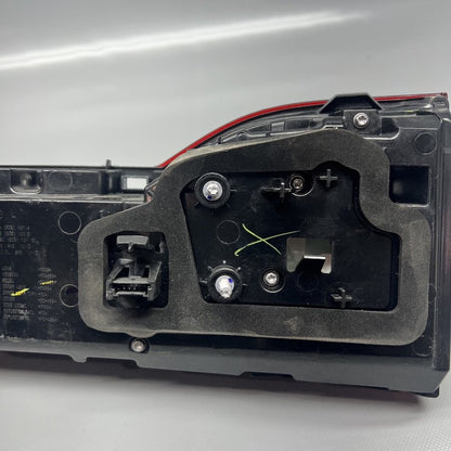 H85A164A404 BMW X7 TAIL LIGHT INNER LEFT DRIVER 2019 2020 2021 2022 OEM H85A164A404