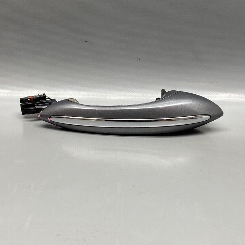 7305284 BMW 528 DOOR HANDLE RIGHT FRONT KEYLESS 2014 2015 2016 F10 OEM 7305284