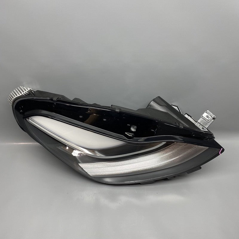 1077372-00-L TESLA MODEL 3 HEADLIGHT RIGHT PASSENGER 1077372-00-L 2017 2018 2019 2020 LED OEM