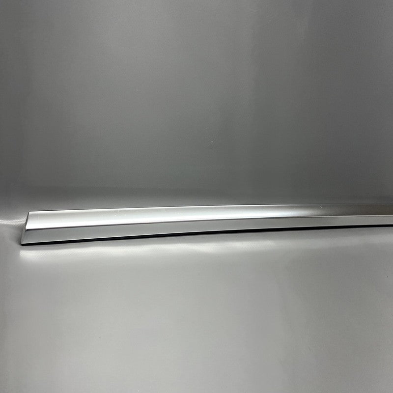 1080682-00-D TESLA MODEL 3 DOOR WINDOW MOLDING LEFT FRONT 2017 18 19 20 21 2022 1080682-00-D