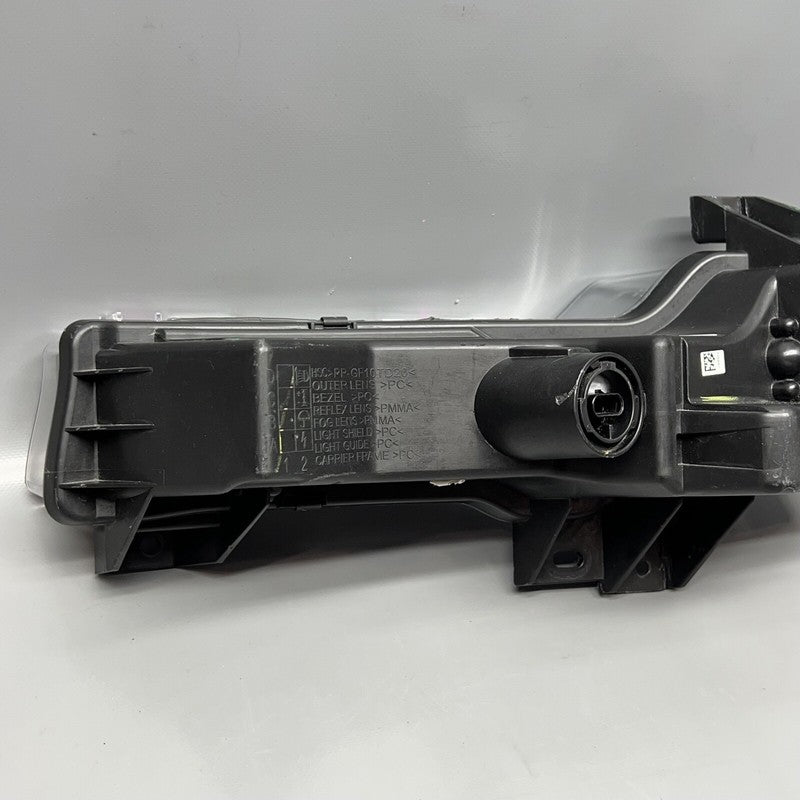 1077390-00-F TESLA MODEL 3 FOG LIGHT RIGHT PASSENGER 2017 18 19 20 21 2022 2 PIN 1077390-00-F