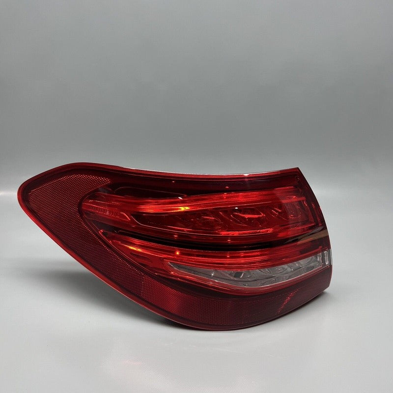 MERCEDES BENZ C300 WAGON TAIL LIGHT LEFT DRIVER C43 2015 2016 2017 W20