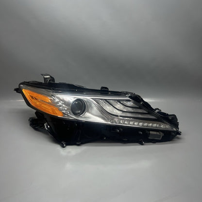TOYOTA CAMRY HEADLIGHT RIGHT PASSENGER 2018 2019 2020 OEM