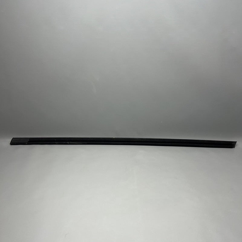 1621165-00-B TESLA MODEL Y DOOR WINDOW MOLDING RIGHT FRONT 2020 21 22  23 2024 1621165-00-B