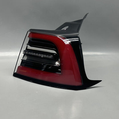 MODEL 3 TESLA MODEL 3 TAIL LIGHT RIGHT PASSENGER 2017 2018 2019 2020 2021 LED OEM 