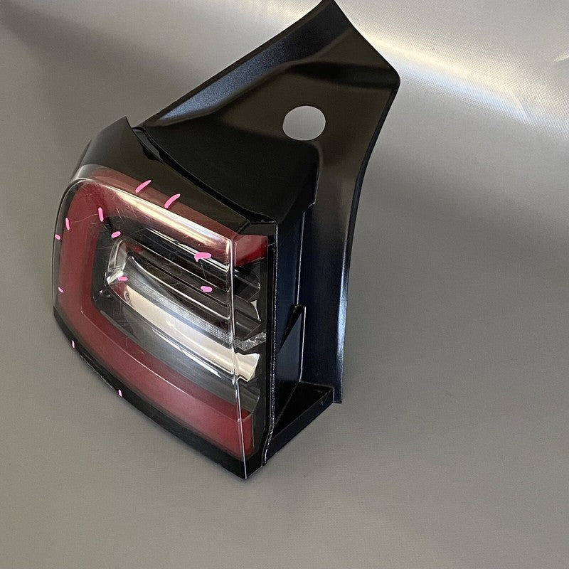 1077397-00-E TESLA MODEL 3 TAIL LIGHT LEFT DRIVER SIDE 2017 2018 2019 2020 2021 2022 OEM 