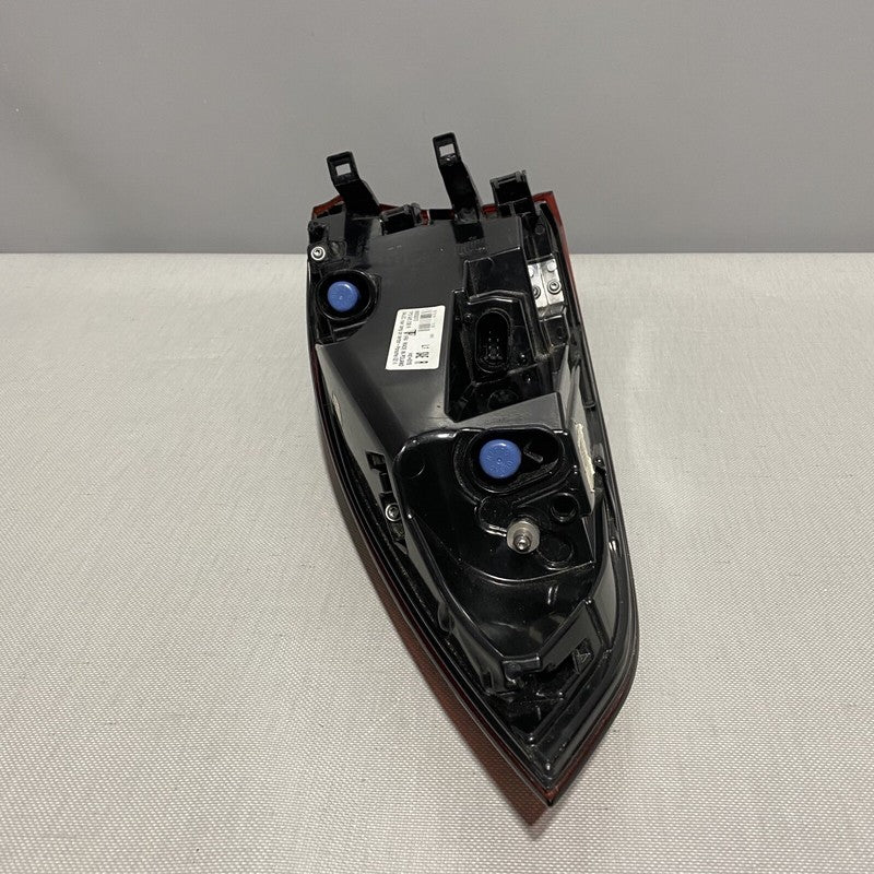 7P5945208R PORSCHE CAYENNE TAIL LIGHT RIGHT PASSENGER 7P5945208R 2015 2016 2017 LED OEM