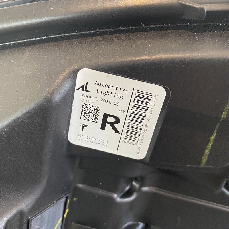 1077372-00-L TESLA MODEL 3 HEADLIGHT RIGHT PASSENGER LED 1077372-00-L 2017 2018 2019 2020 OEM