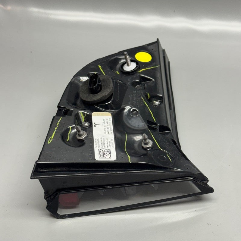TESLA MODEL Y TAIL LIGHT TRUNK RIGHT PASSENGER 2020-2022 2023 2024 4 P
