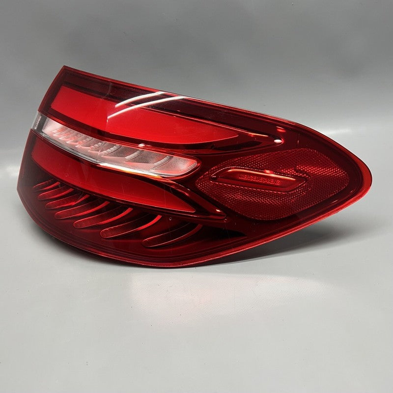 MERCEDES BENZ GLC300 TAIL LIGHT RIGHT PASSENGER 2016 17 18 2019 LED A2