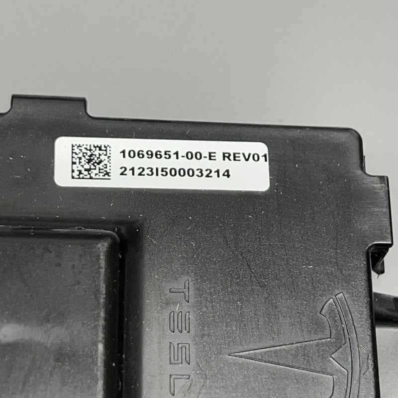 1069651-00-E TESLA MODEL S DOOR HANDLE CONTROL UNIT  MODULE FRONT 2016 17 18 2019 OEM