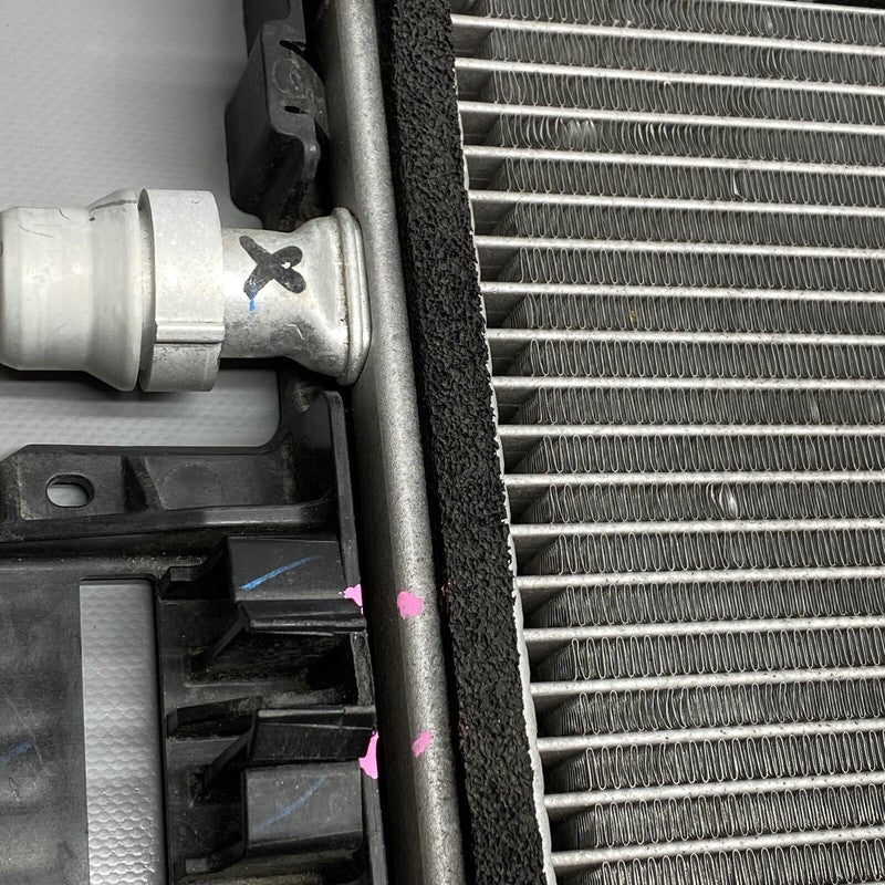 1077082-00-C TESLA MODEL 3 COOLING RADIATOR 1077082-00-C 2017 2018 2019 2020 OEM