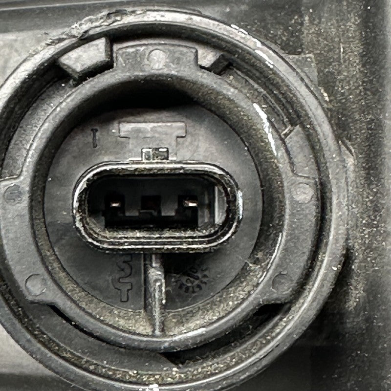 1077390-00-F TESLA MODEL 3 FOG LIGHT RIGHT PASSENGER 2020 2021 22 2023 2 PIN OEM 1077390-00-F