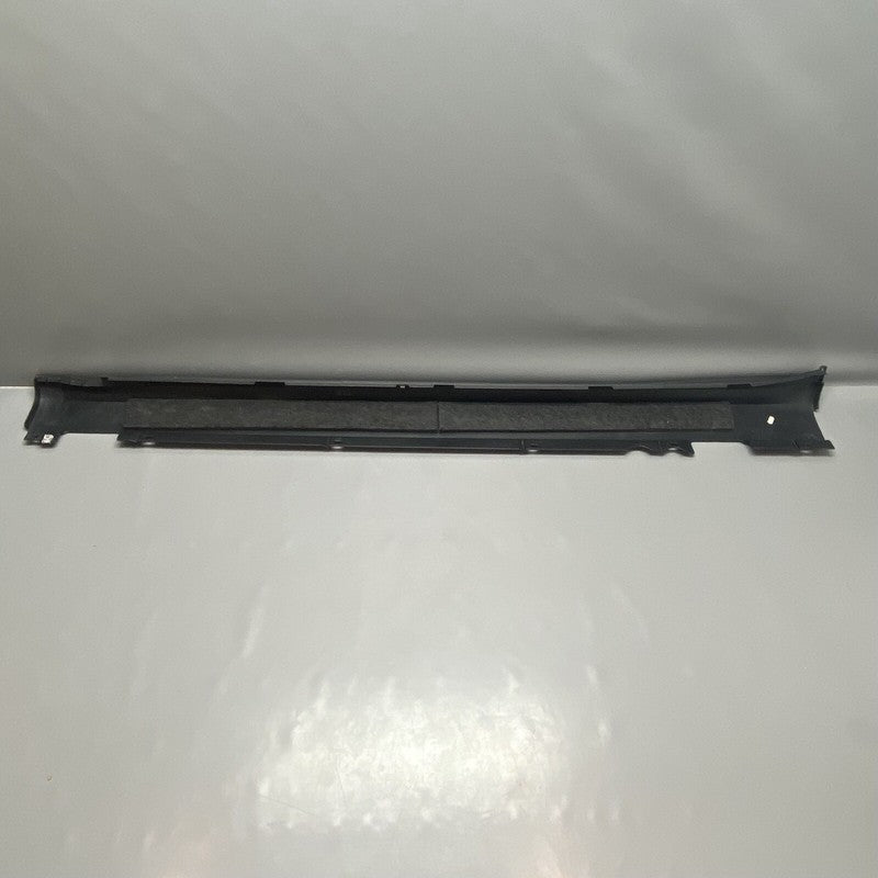 95B853554B PORSCHE MACAN ROCKER MOLDING RIGHT PASSENGER 2015 2016 2017 2018 OEM 95B853664B