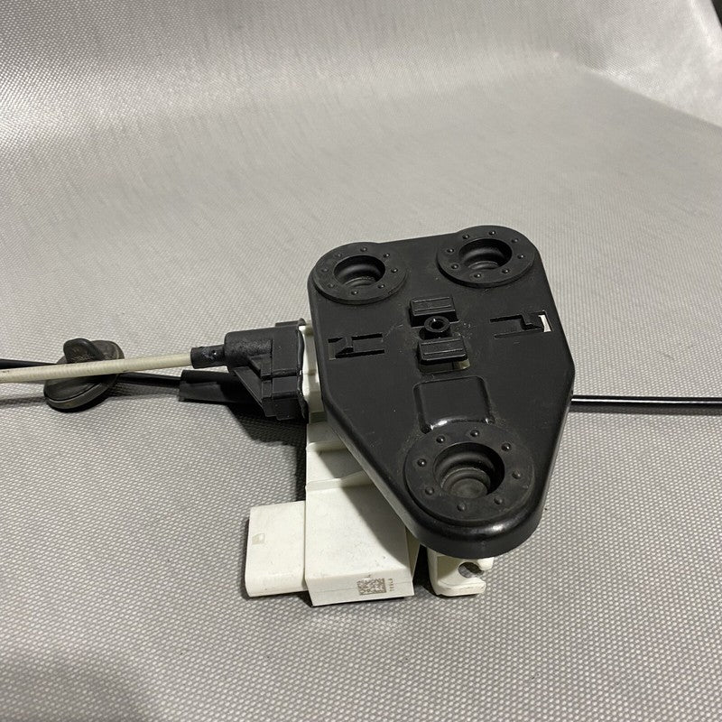 1126200-00-A TESLA MODEL X DOOR LATCH RIGHT FRONT 1126200-00-A 2016 2017 2018 2019 2020 OEM