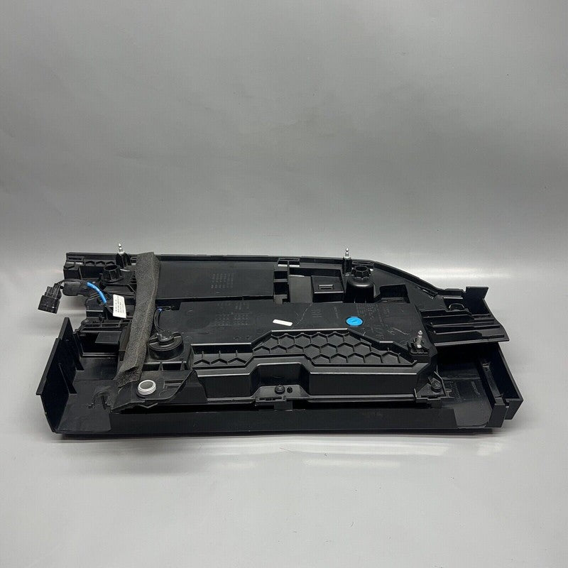 L8B3-13404-DD LAND ROVER DEFENDER TAIL LIGHT RIGHT PASSENGER 2020 2021 2022 OEM L8B3-13404-DD