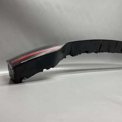 9Y0945081Q PORSCHE CAYENNE TRUNK CENTER TAIL LIGHT LED 2019 2020 2021 OEM 9Y0945081Q