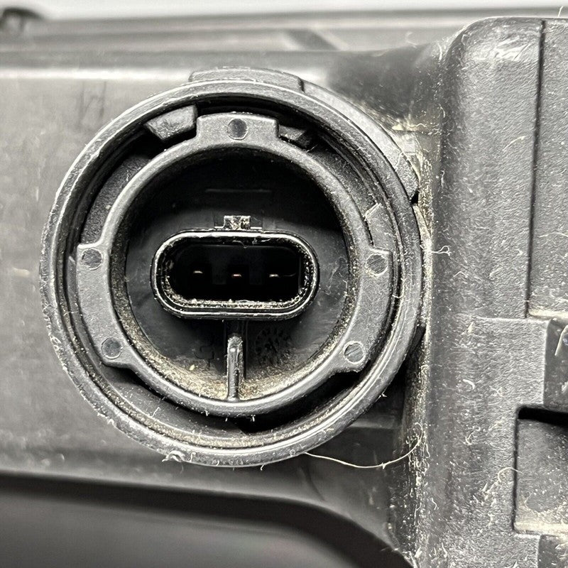 1077392-00-F TESLA MODEL 3 FOG LIGHT RIGHT PASSENGER 2017 2018 2019 2020 2021 2022 DAMAGED