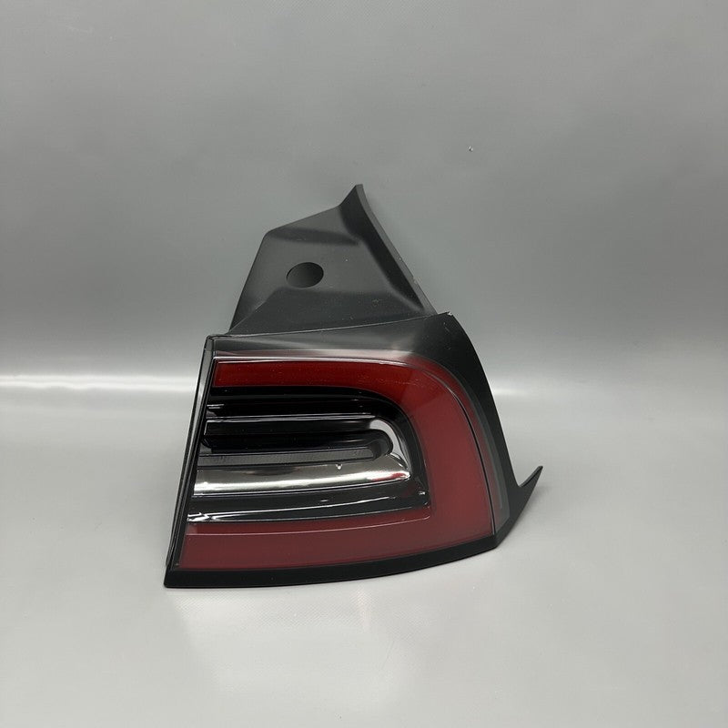 TESLA MODEL Y TAIL LIGHT RIGHT PASSENGER 2020 21 22 23 2024 LED OEM 15
