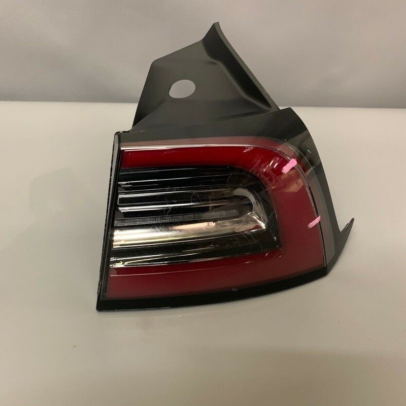 TESLA MODEL 3 TAIL LIGHT RIGHT PASSENGER SIDE 2017 2018 2019 OEM