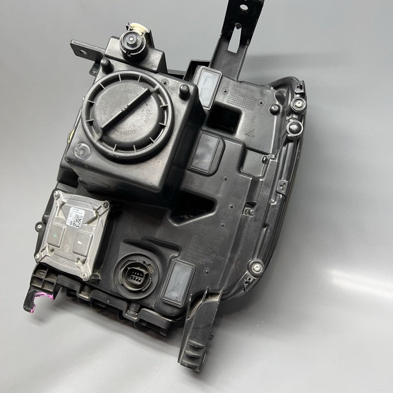 84016911 GMC SIERRA HEADLIGHT RIGHT PASSENGER 2016 2017 2018 2019 XENON OEM 84016911