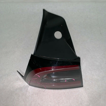 1077397-90-E TESLA MODEL 3 TAIL LIGHT LEFT DRIVER 1077397-90-E 2017 2018 2019 OEM