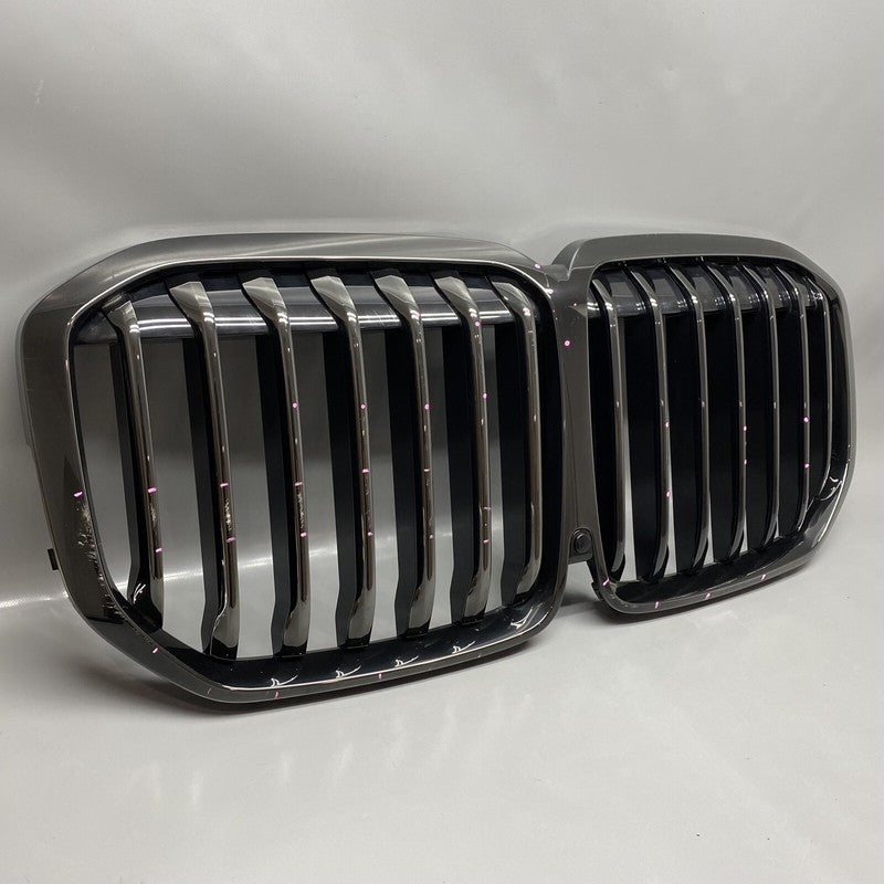 8745730 BMW X7 FRONT BUMPER RADIATOR GRILLE 2017 2018 2019 OEM 8745730