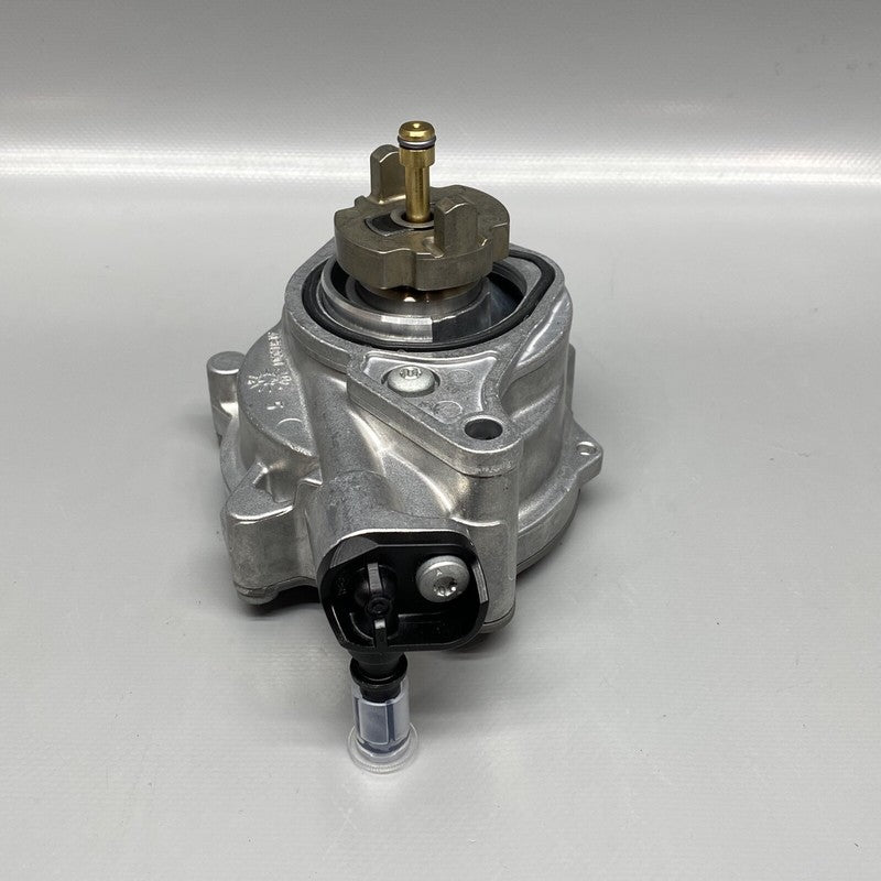 LR082226 / FX23-2A451-AB LAND ROVER DEFENDER PUMP VACUM RIGHT 2020 2021 2022 OEM FX23-2A451-AB