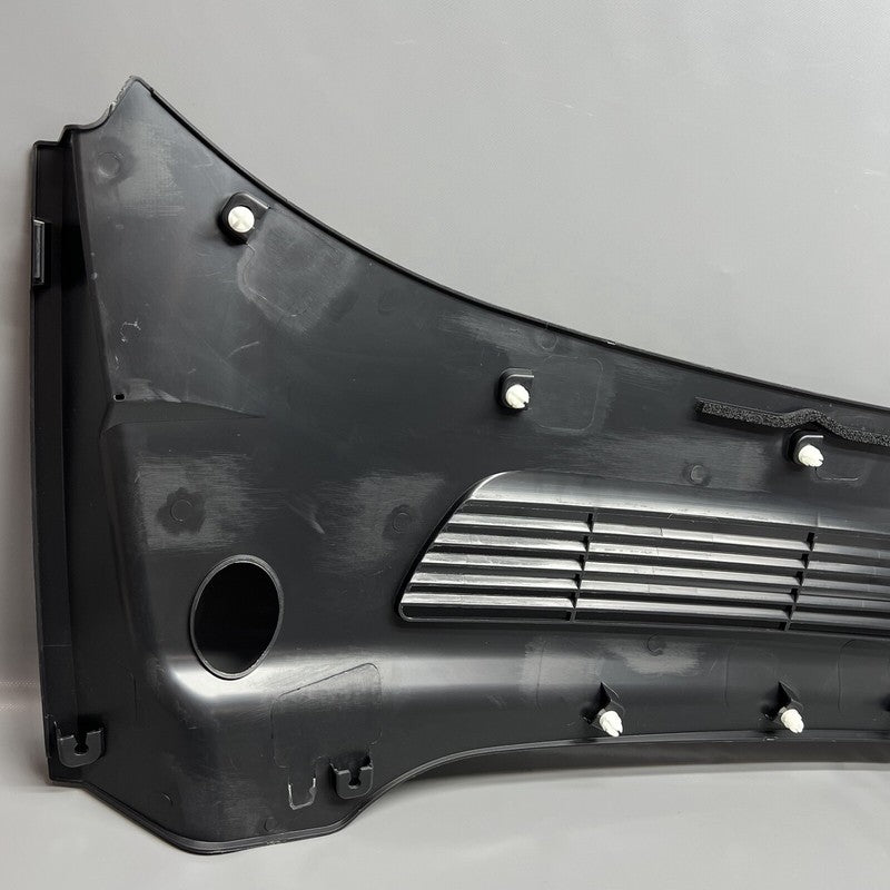 1619812-00-B TESLA MODEL Y WINDSHIELD WINDOW WIPER COWL PANEL 2020 21 22 2023 1619812-00-B