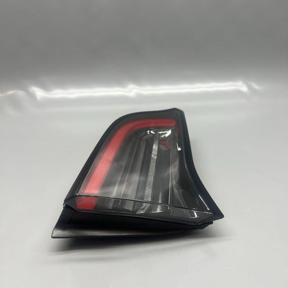 1502088-00-B TESLA MODEL Y TAIL LIGHT TRUNK LEFT DRIVER 2021 2022 2023 2024 OEM 1502088-00-B