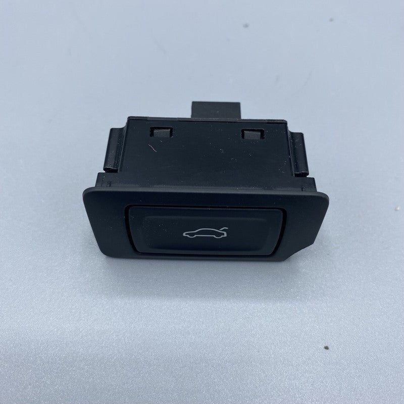 AUDI Q5 LIFT GATE SWITCH BOTTOM 4G0959831C 2018 2019 2020 OEM
