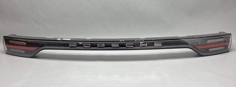 9Y0945081Q PORSCHE CAYENNE TAIL LIGHT CENTER TRUNK 2019 2020 2021 LED OEM 9Y0945081Q