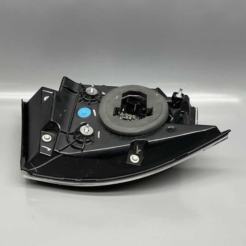 1502088-00-B TESLA MODEL S TAIL LIGHT RIGHT PASSENGER 2016 2017 2018 2019 2020 DAMAGED