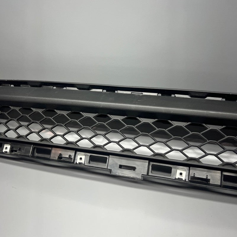 06701981820 MASERATI GRECALE GRILLE FRONT BUMPER LOWER 2023 2024 2025 OEM 6701981820