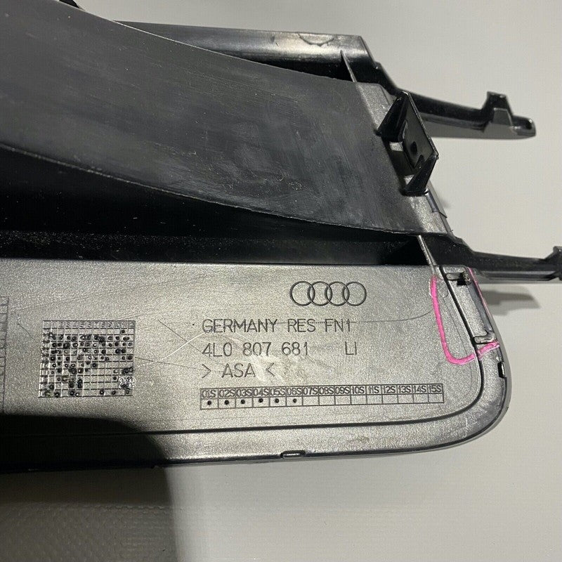 4L08807681 AUDI Q7 GRILL LEFT LOWER TURN SIGNAL 4L08807681 2010 2011 2012 2013 2014 2015