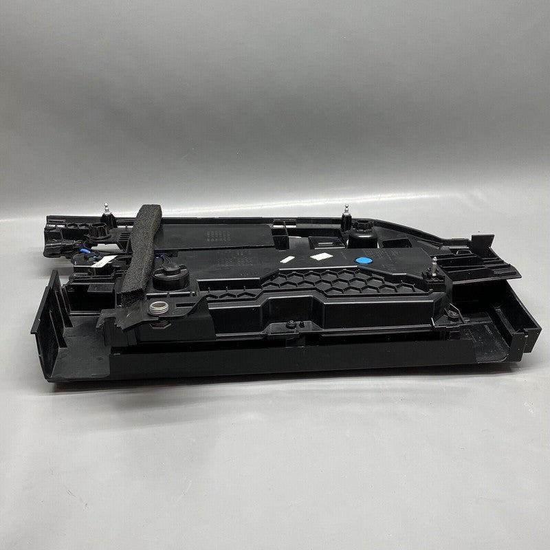 L8B2-13404-DD LAND ROVER TAIL LIGHT RIGHT PASSENGER 2020 2021 2022 OEM L8B2-13404-DD