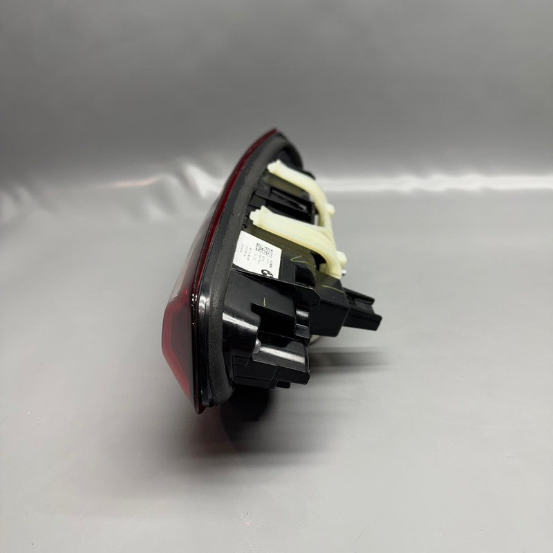 BMW X4 TAIL LIGHT TRUNK  RIGHT PASSENGER 2019 2020 2021 OEM 8743380004