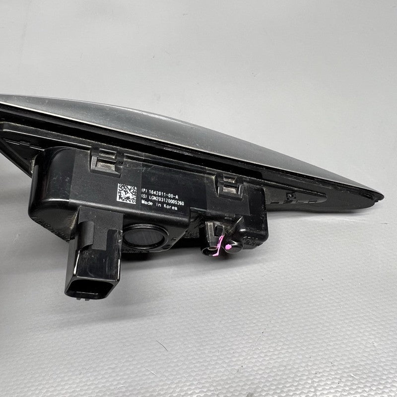 1642011-00-A TESLA MODEL Y FENDER CAMERA MARKER RIGHT 2020 2021 2022 2023 OEM 1642011-00-A