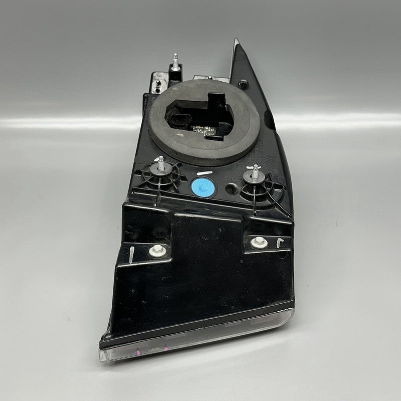 1502088-00-B TESLA MODEL S TAIL LIGHT RIGHT PASSENGER 2016 2017 2018 2019 2020 DAMAGED