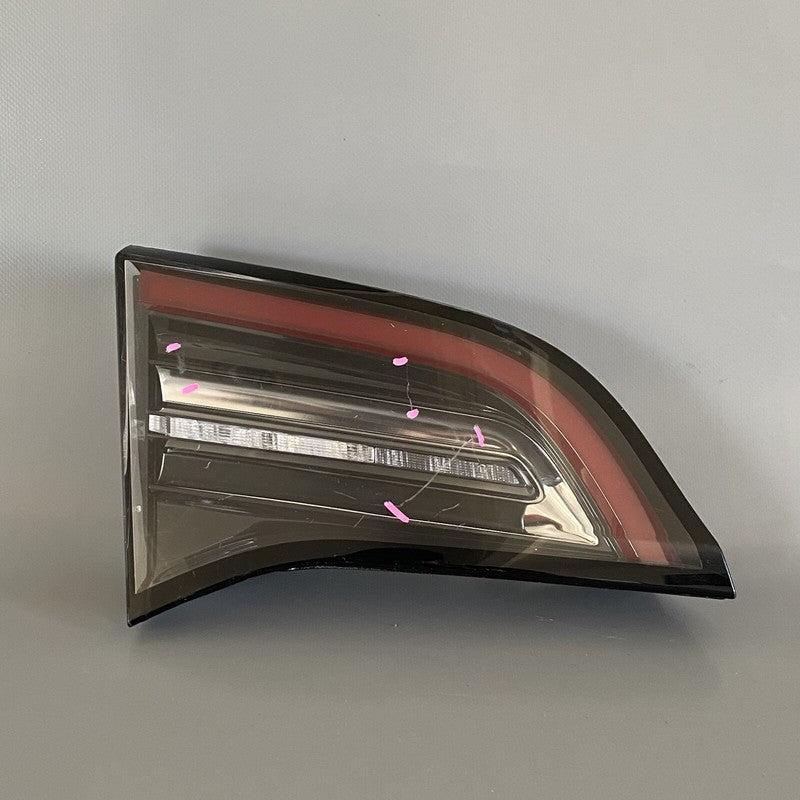 1077401-00-E TESLA MODEL 3 INNER TAIL LIGHT LEFT DRIVER 1077401-00-E 2017 2018 2019 2020 OEM