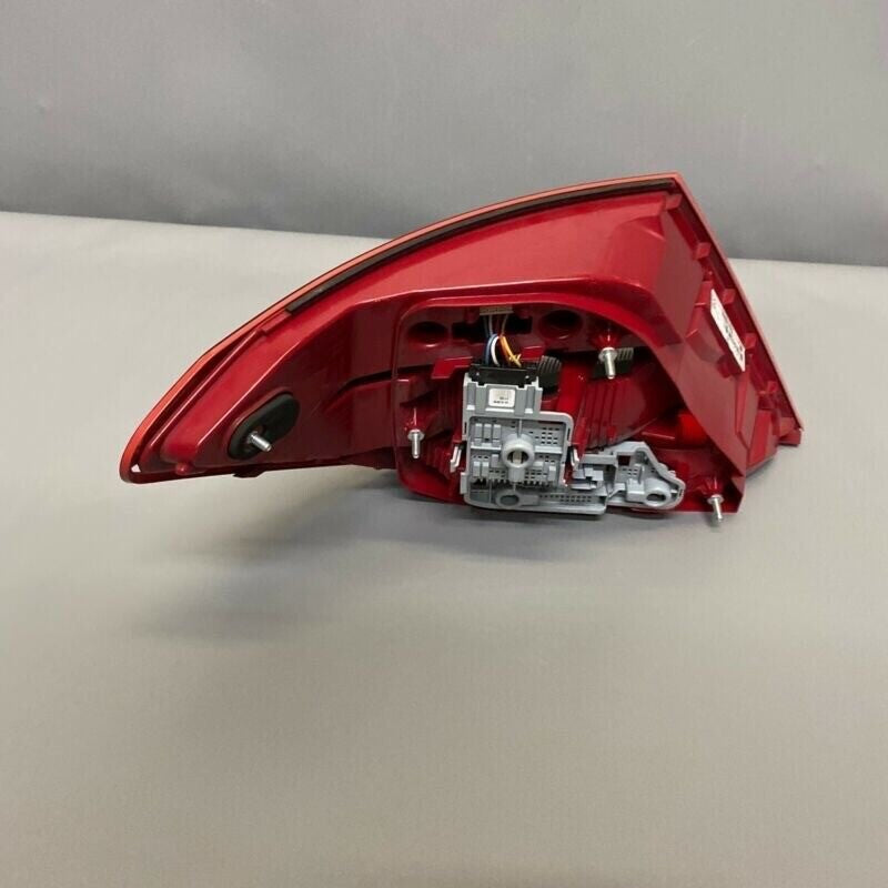 2049060703 MERCEDES BENZ C250 TAIL LIGHT RIGHT PASSENGER SIDE 2012 2013 2014 W204 LED OEM