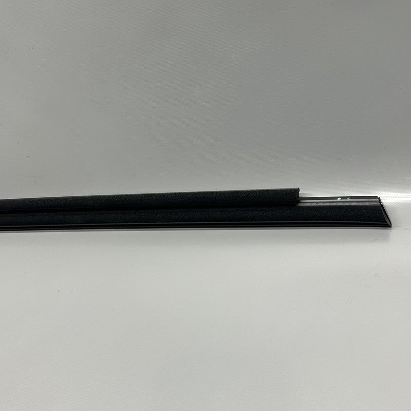 1600171-00-A TESLA MODEL S PLAID DOOR WINDOW MOLDING LEFT FRONT 2021-2023 1600171-00-A