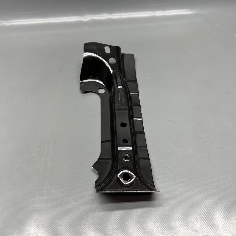 TESLA MODEL 3 DIVIDER BAR RIGHT REAR  2024 2025 OEM 1832334-00-A