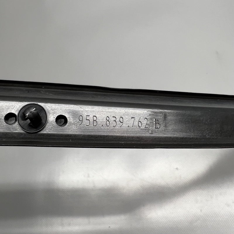 95B839762B PORSCHE MACAN WEATHER STRIP SEAL RIGHT REAR 2016 17 18 19 2020 OEM 95B839762B
