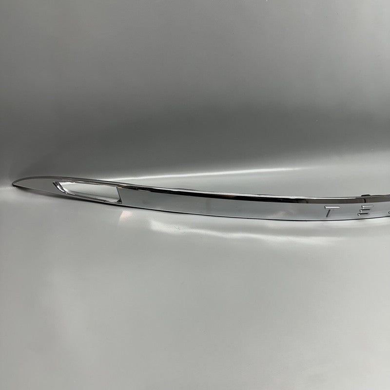 1025776-00-A TESLA MODEL S LIFTGATE CHROME TRIM MOLDING 2012 2013 2014 2015 OEM 1025776-00-A