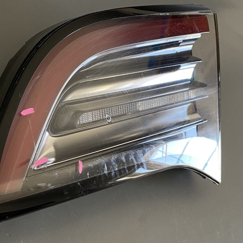 TESLA MODEL 3 INNER TAIL LIGHT RIGHT SIDE 1077402-00-E 2017 2018 2019 