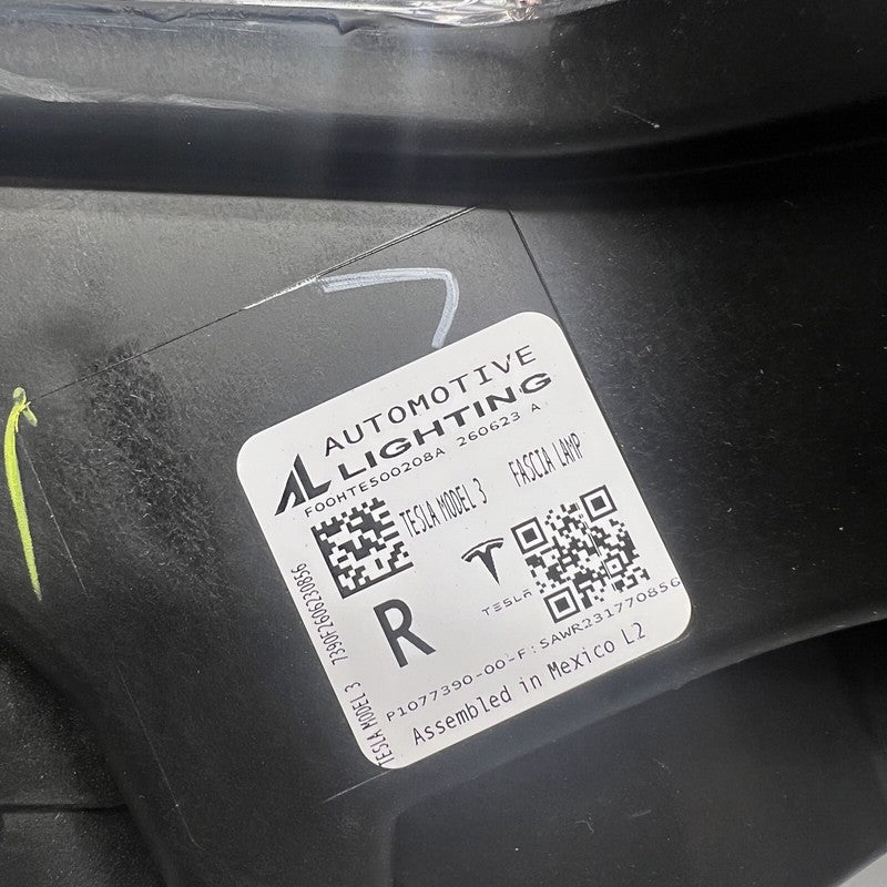 1077390-00-F TESLA MODEL 3 FOG LIGHT RIGHT PASSENGER 2017 18 19 20 21 2022 OEM 1077390-00-F