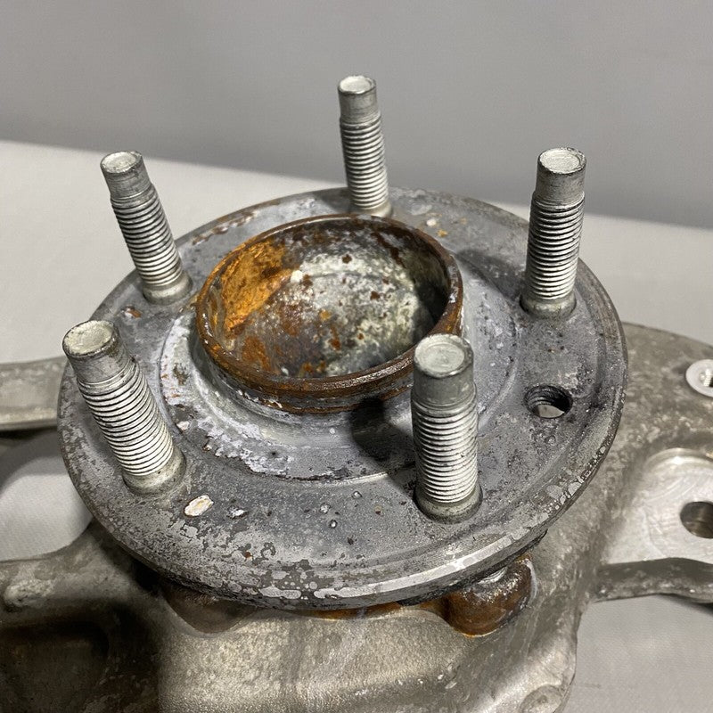 GX73-3K186-CB JAGUAR XE KNUCKLE LEFT FRONT WITH HUB GX73-3K186-CB OEM 2016 2017 2018