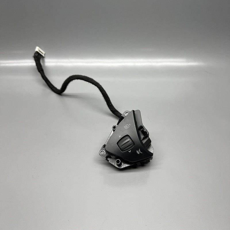 1013242-00-F TESLA MODEL S STEERING WHEEL SCROLL VICEE COMMAND RIGHT 2016 17 18 19 2020 OEM